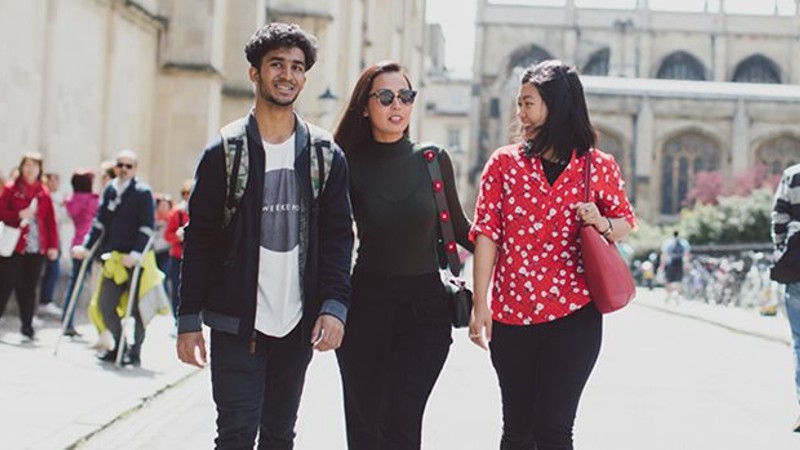 Students walking in Oxford